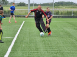 Laatste training S.K.N.W.K. JO11-1JM (partijtje tegen de ouders) van maandag 27 mei 2024 (101/137)